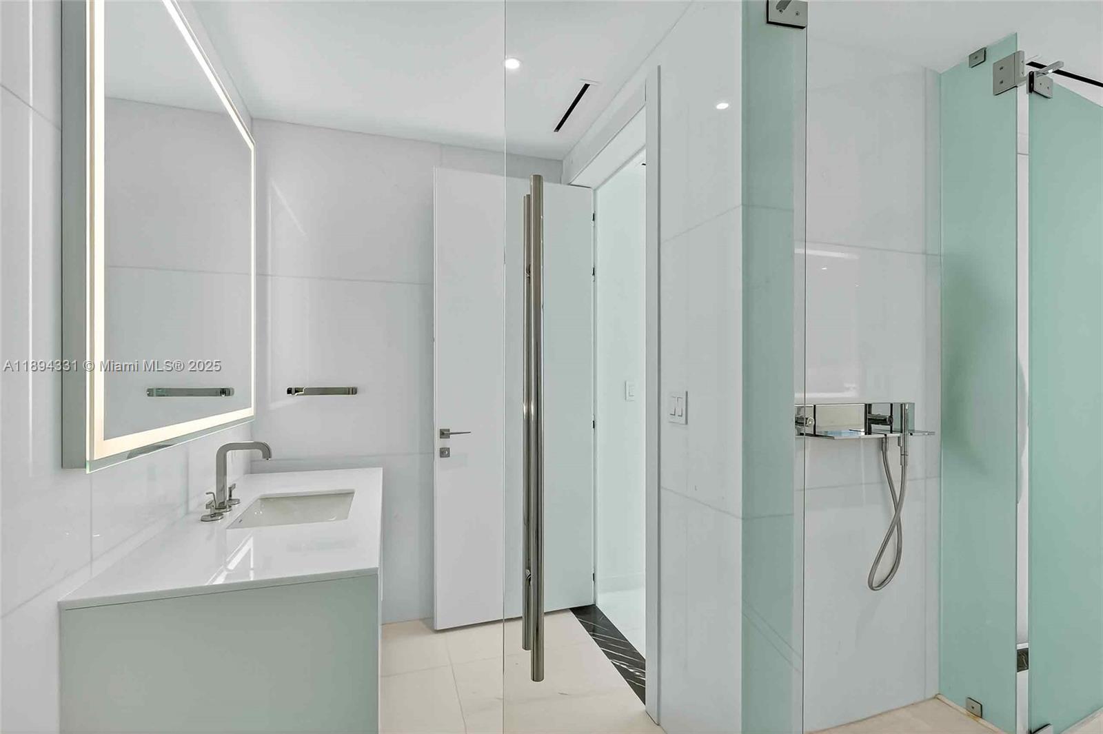 300 Biscayne Boulevard Way # 501E