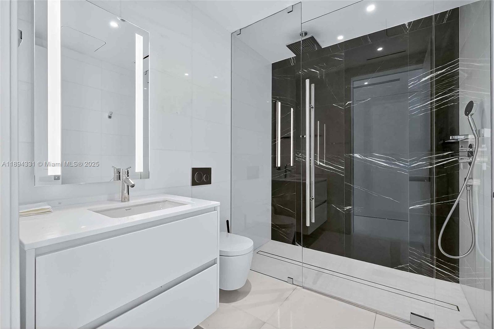 300 Biscayne Boulevard Way # 501E