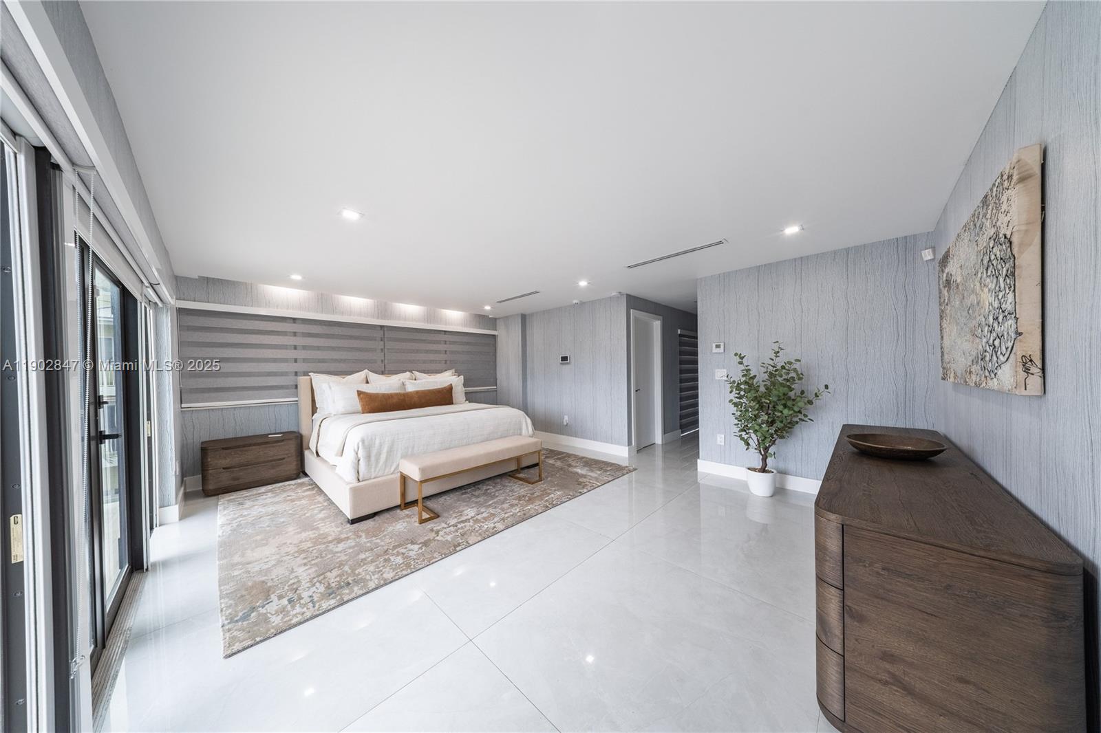 5601 N Ocean Dr, Hollywood