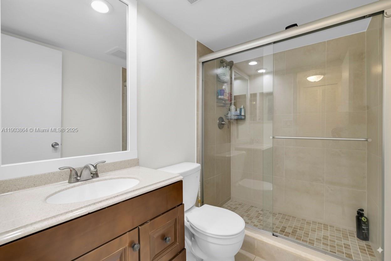 3301 S Palm Aire Dr # 106