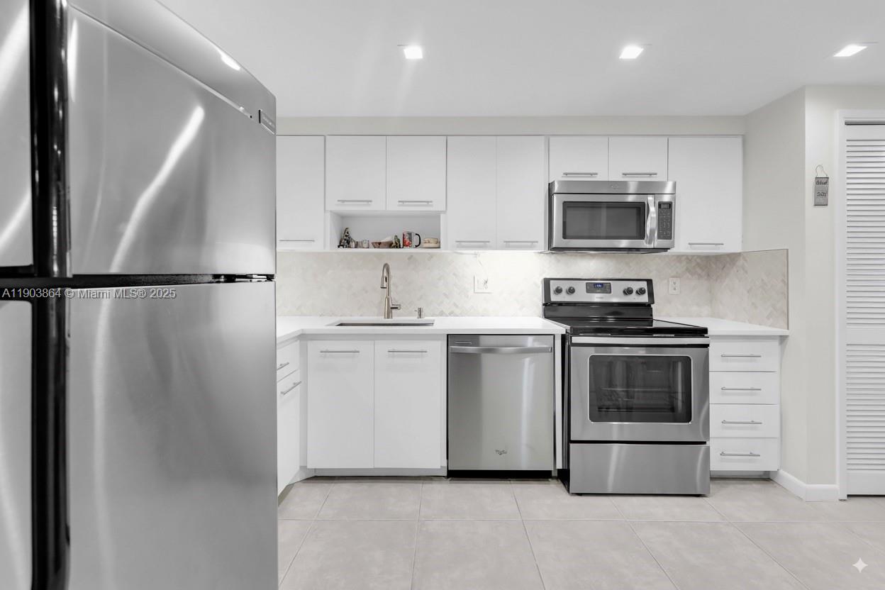 3301 S Palm Aire Dr # 106