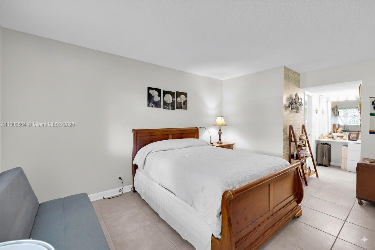 3301 S Palm Aire Dr # 106