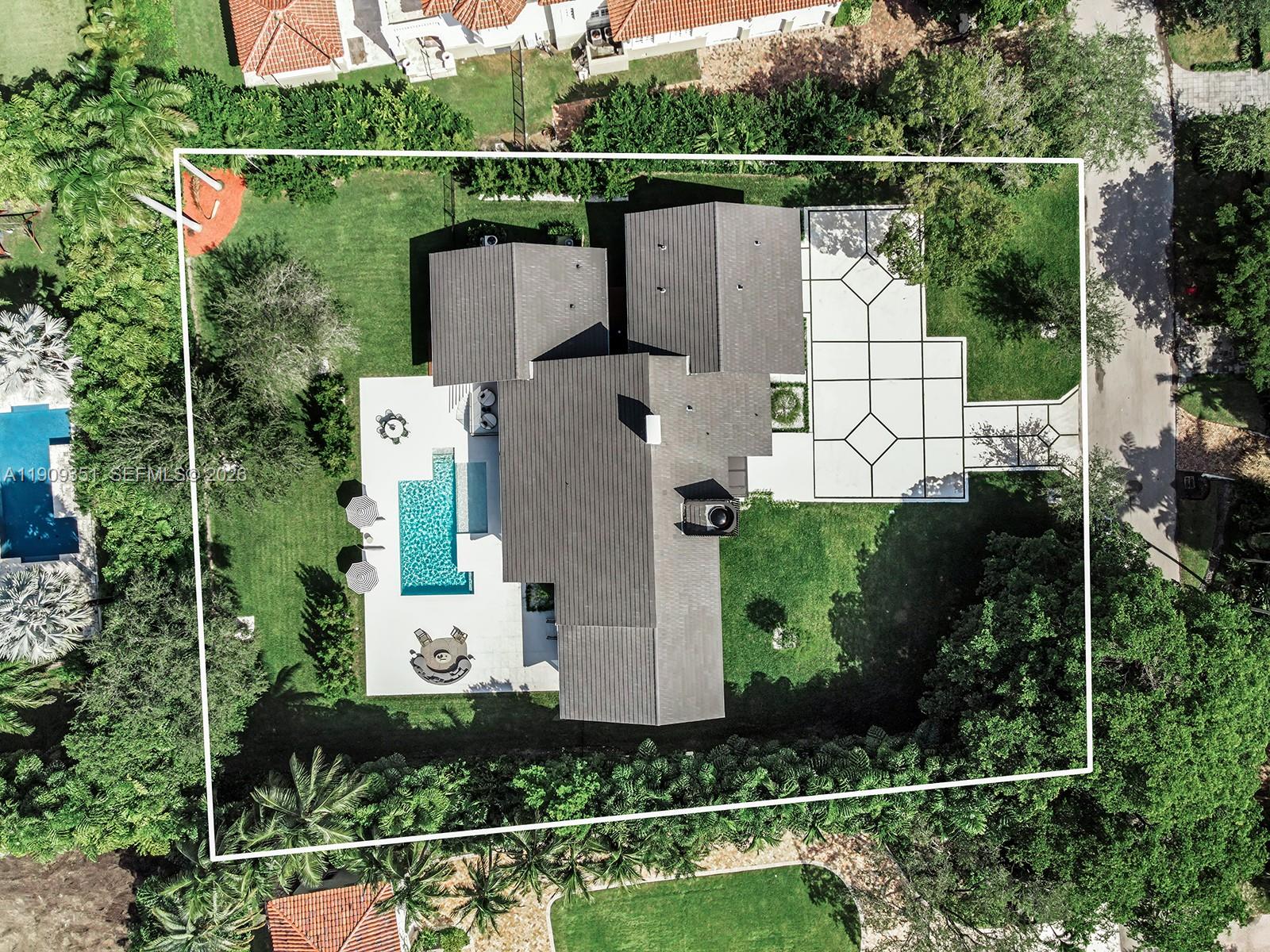 7910 Los Pinos Cir