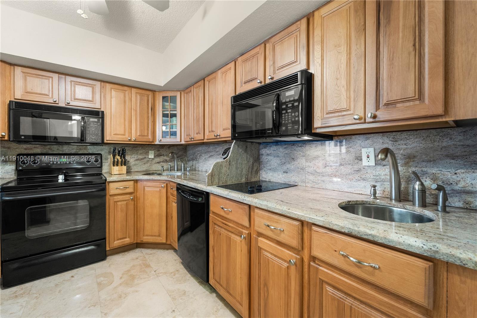 9455 Collins Ave # 601