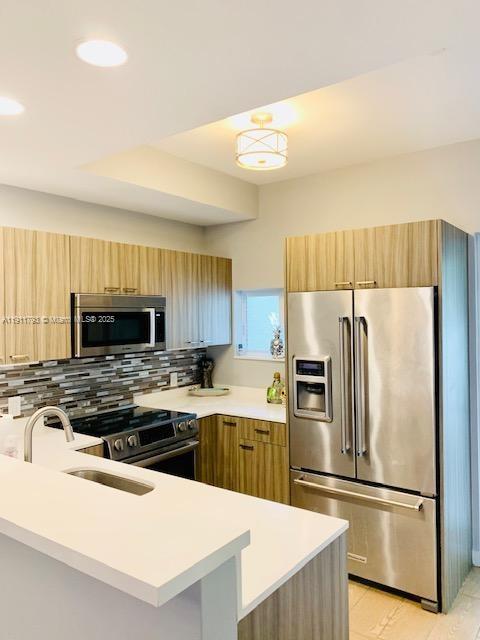 619 Meridian Ave # 4