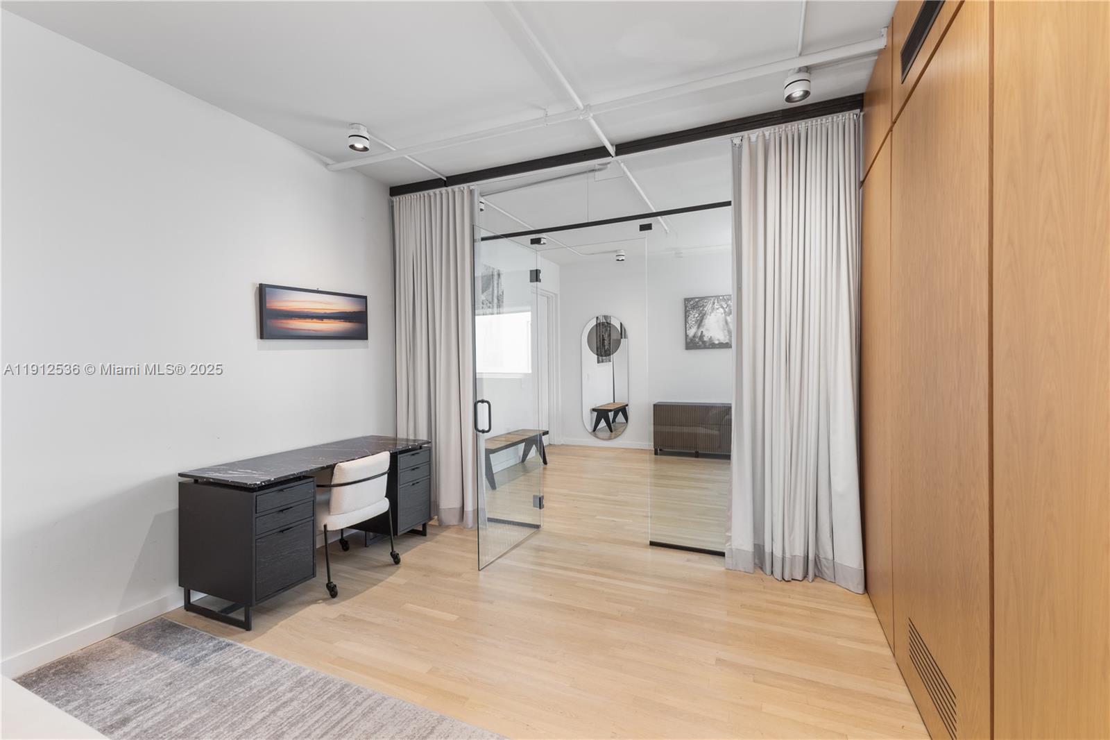 1700 Meridian Ave # 406