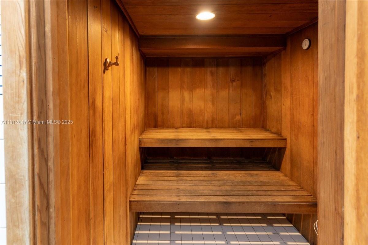 1627 Brickell Ave # 1401