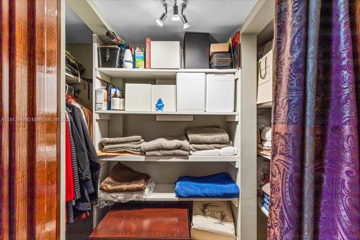 1627 Brickell Ave # 1401