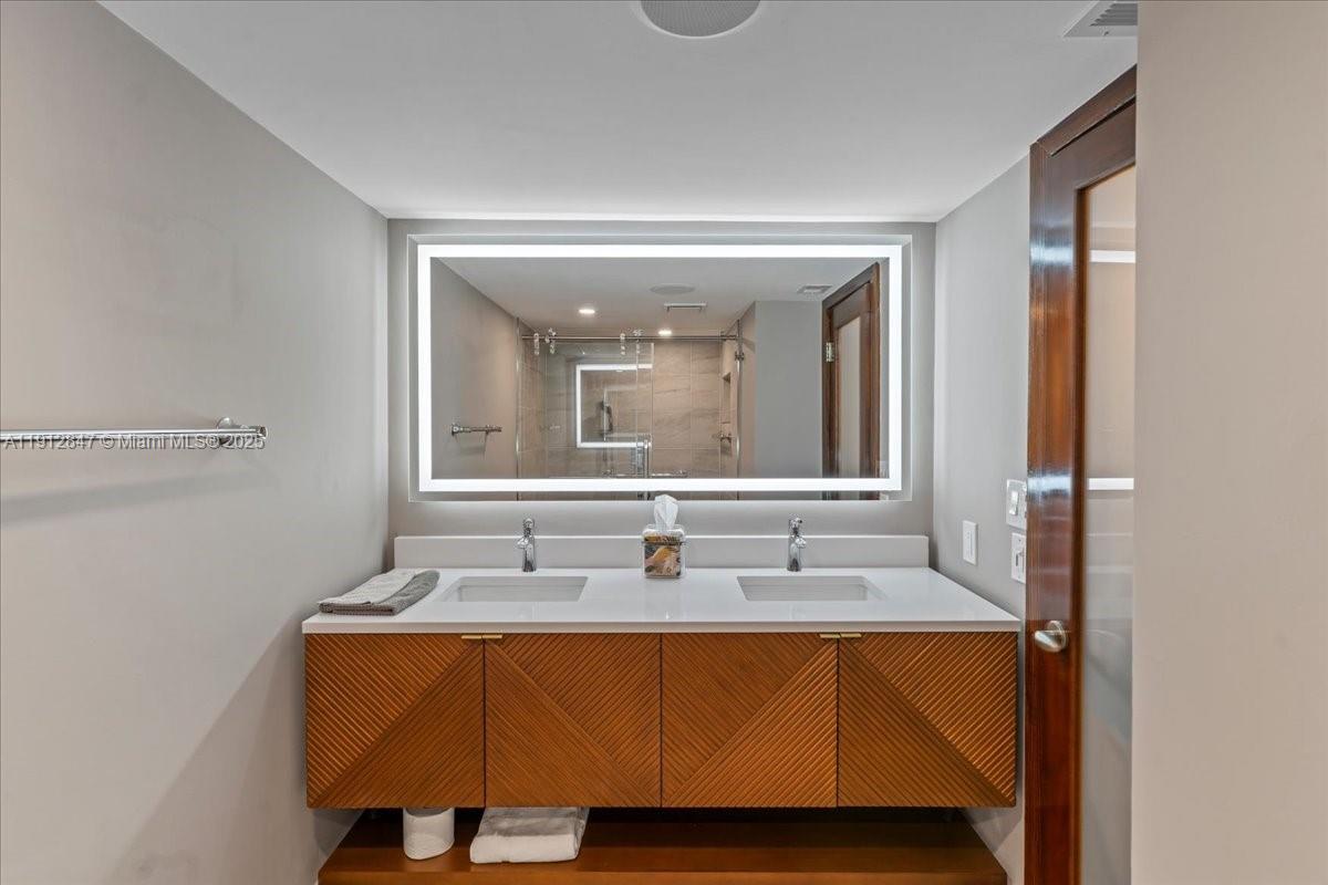 1627 Brickell Ave # 1401