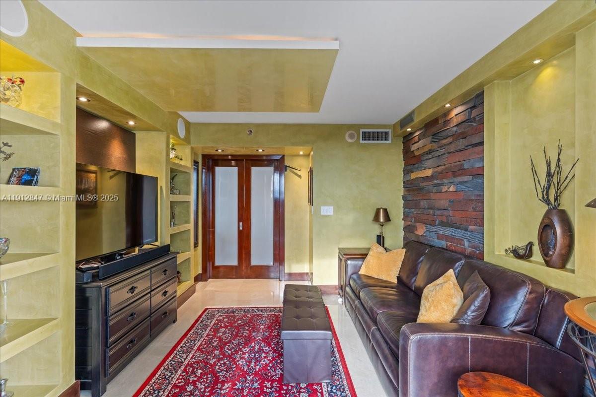 1627 Brickell Ave # 1401