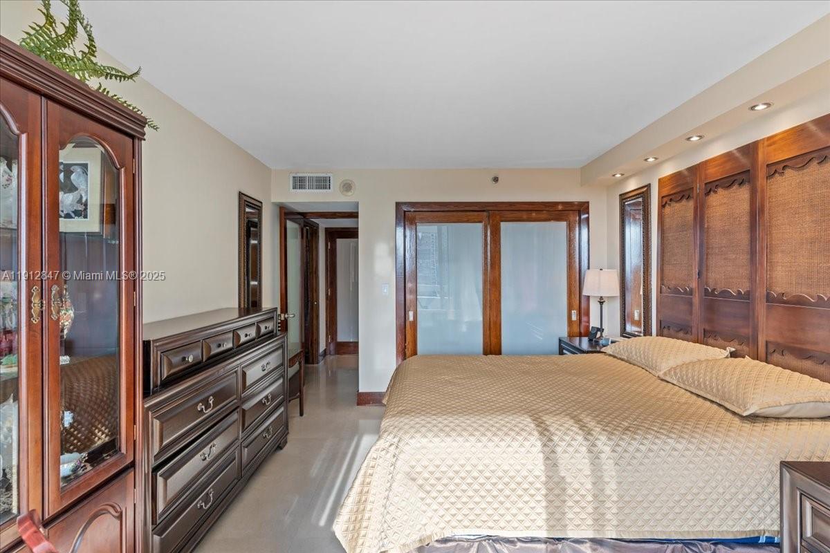 1627 Brickell Ave # 1401