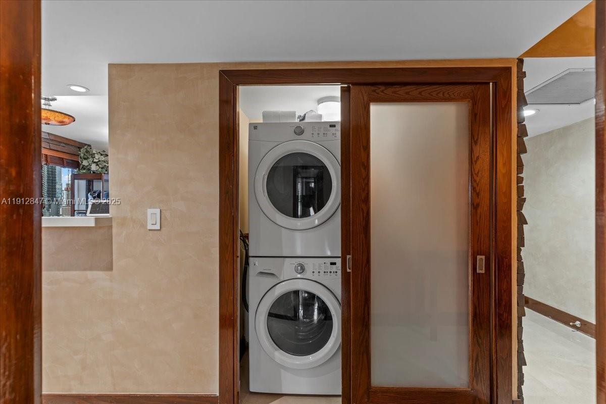 1627 Brickell Ave # 1401