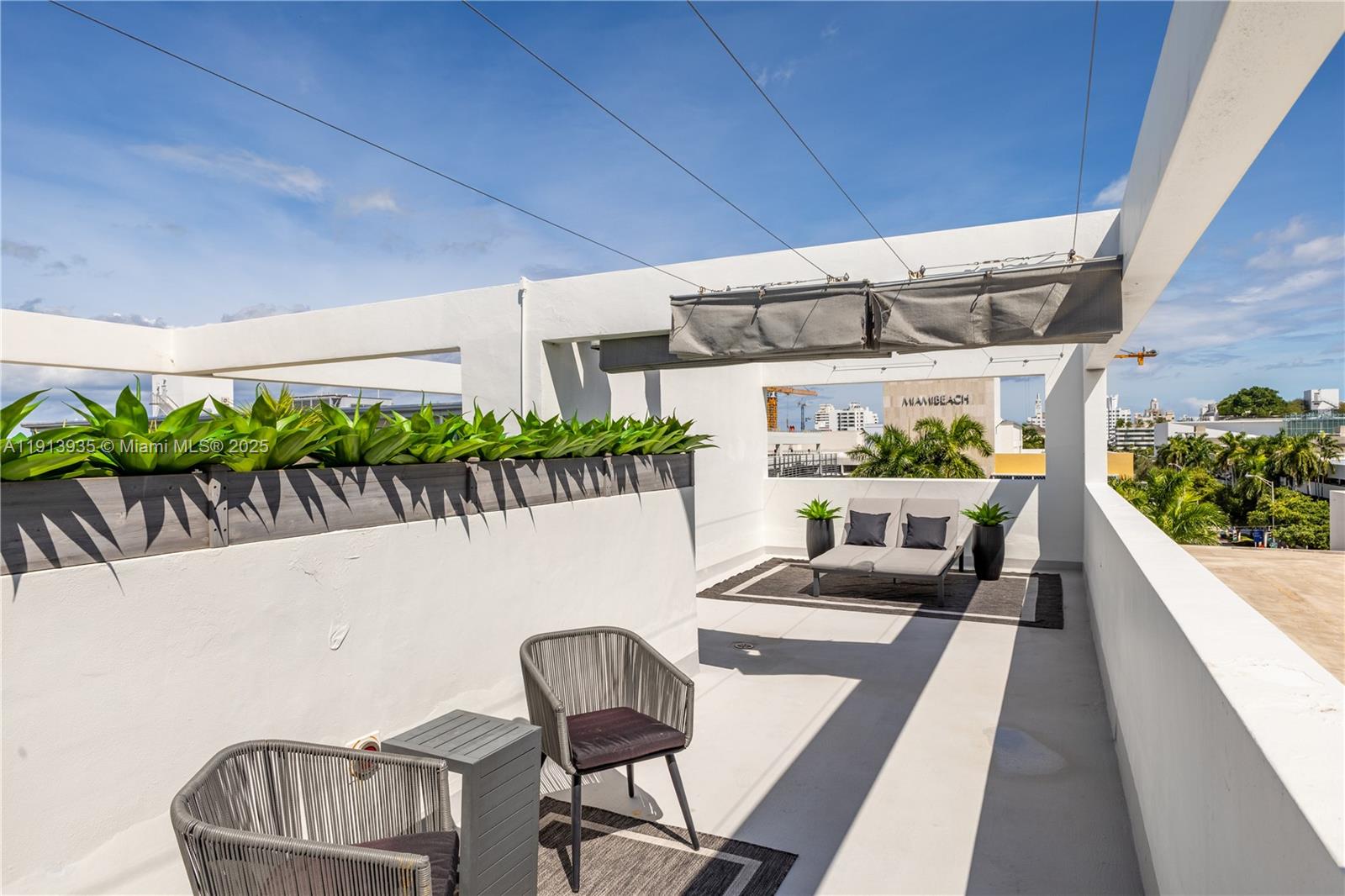 1700 Meridian Ave # 501