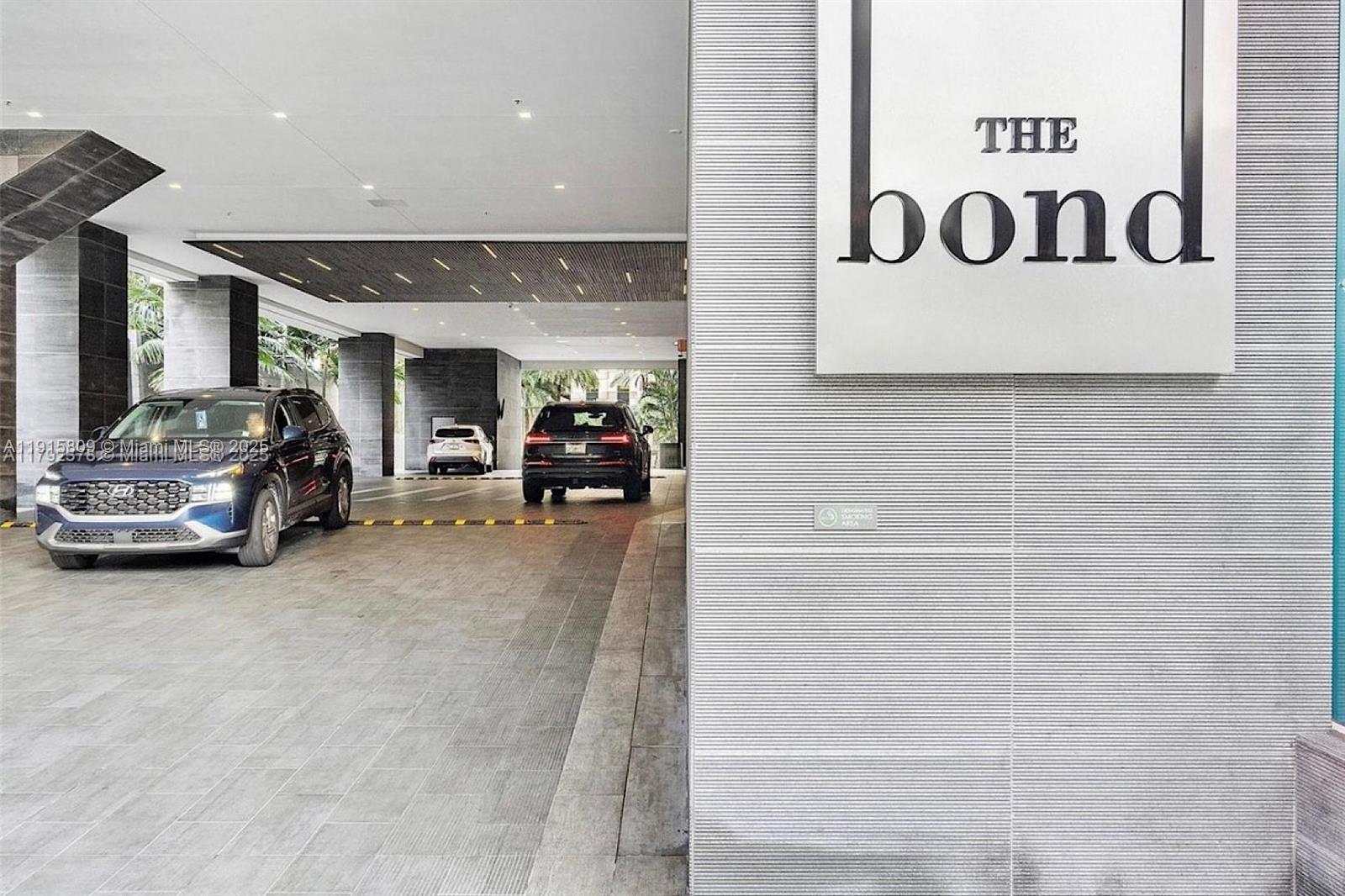 1080 Brickell Ave # 3705