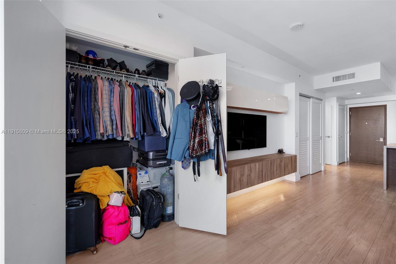 1080 Brickell Ave # 3705