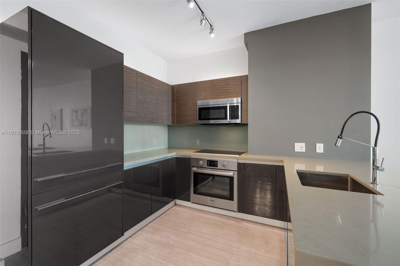 1080 Brickell Ave # 3705