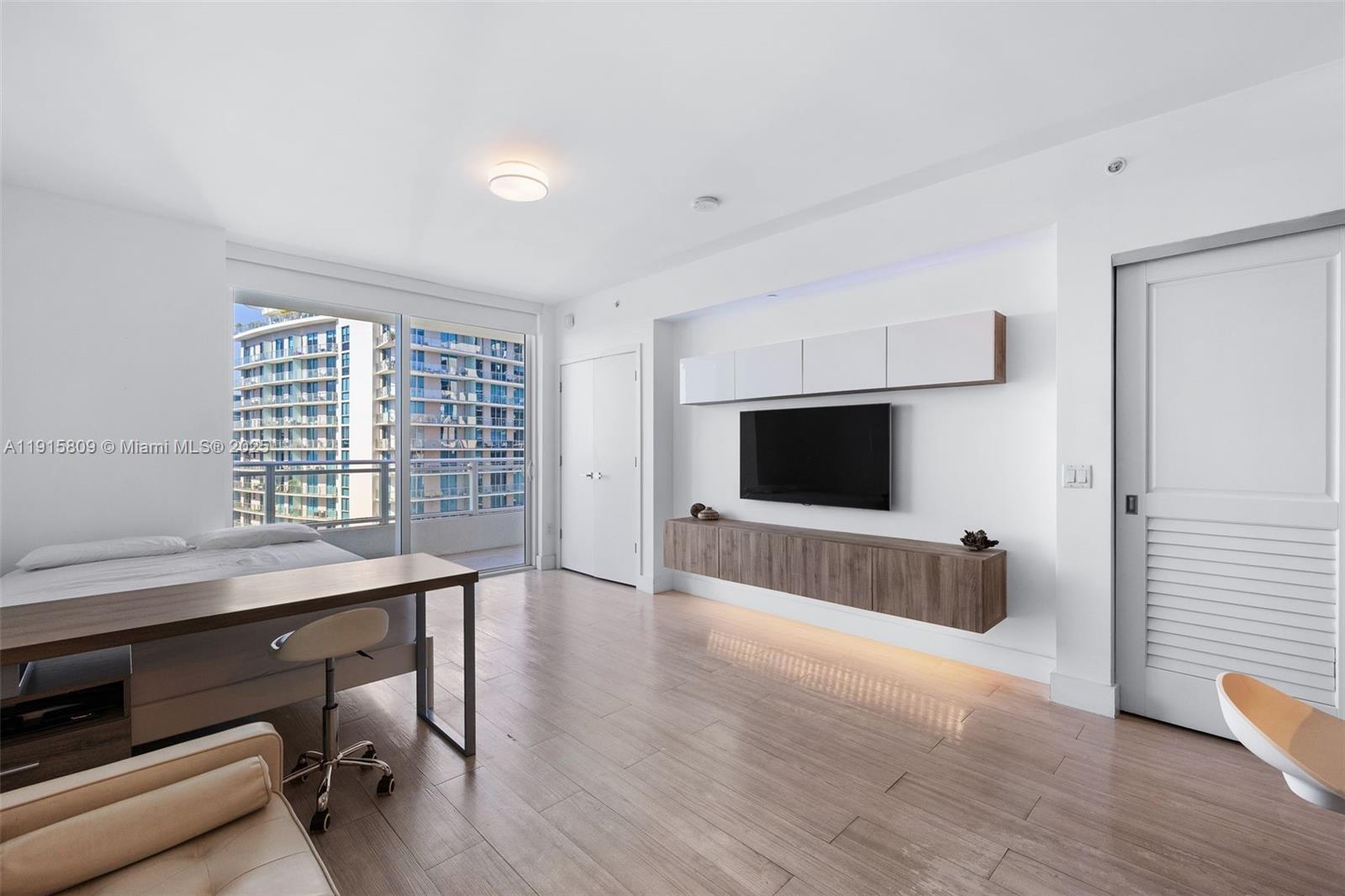 1080 Brickell Ave # 3705