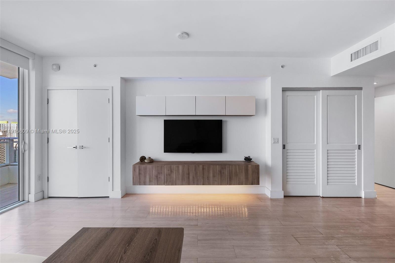 1080 Brickell Ave # 3705