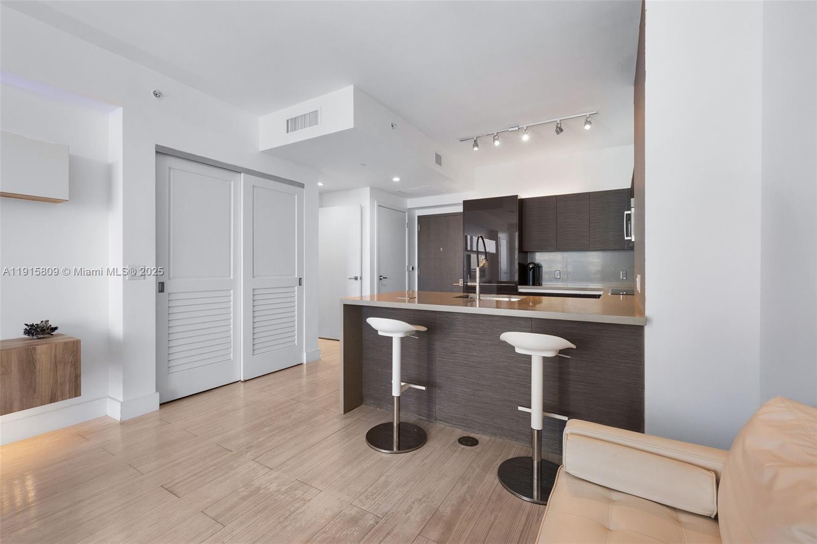 1080 Brickell Ave # 3705