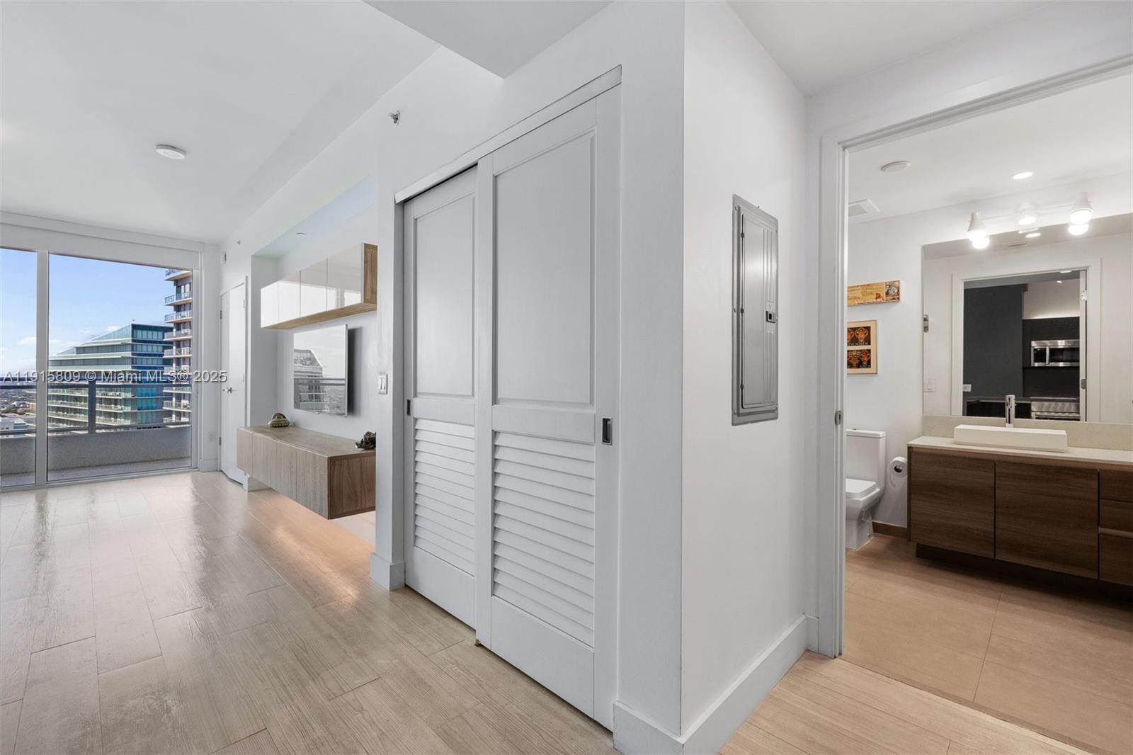 1080 Brickell Ave # 3705