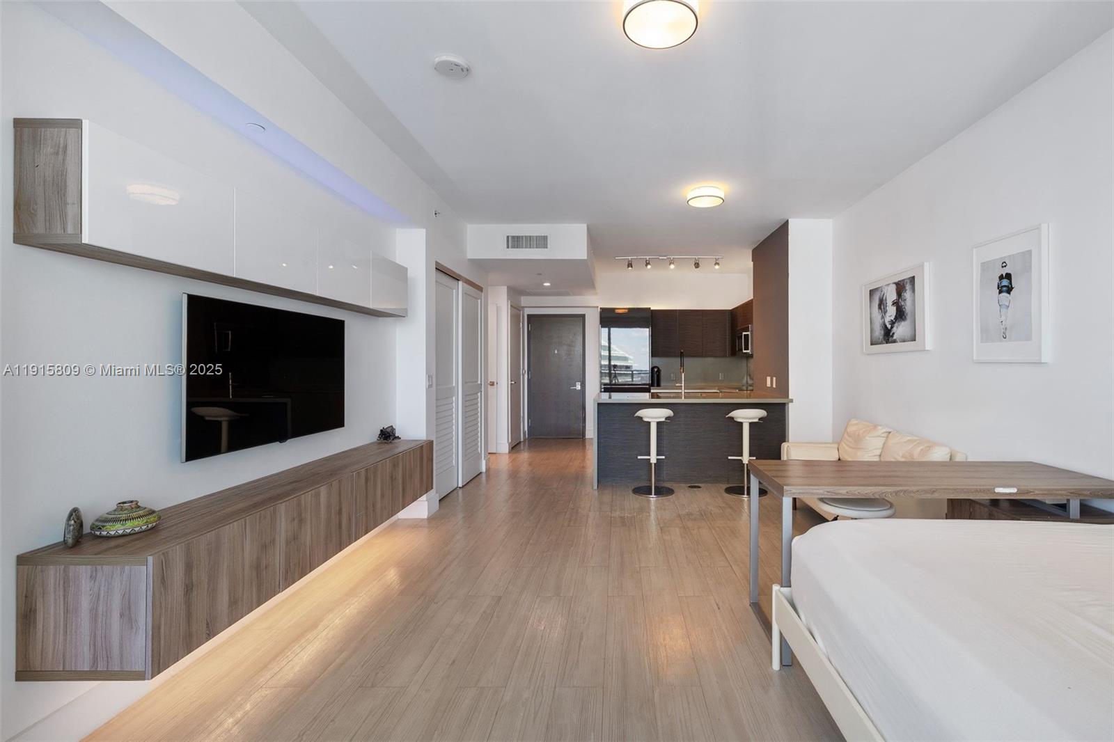 1080 Brickell Ave # 3705