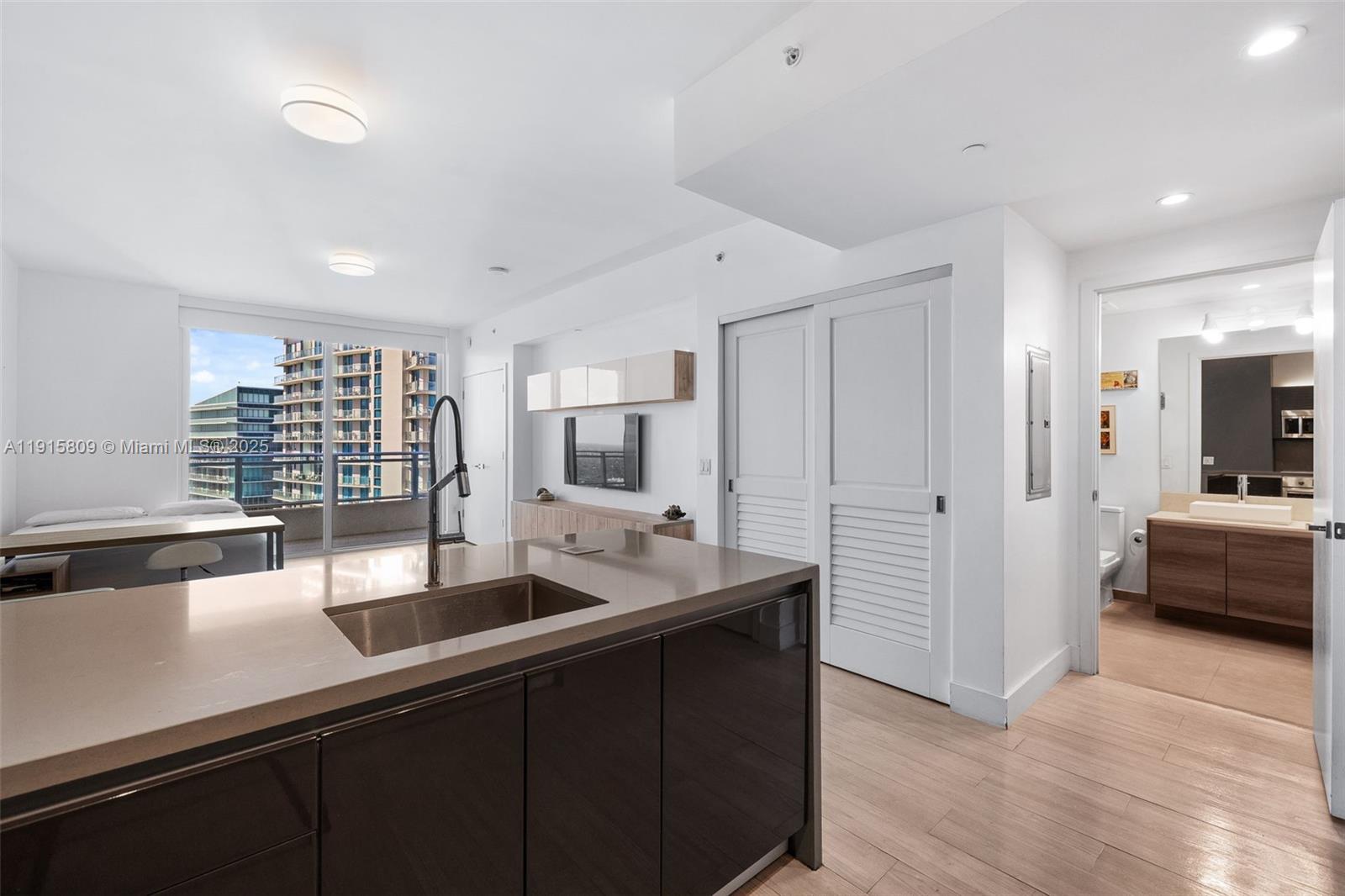 1080 Brickell Ave # 3705