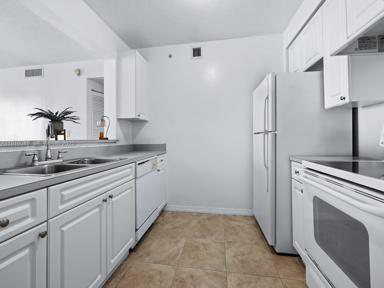 900 SW 8th Street 1208