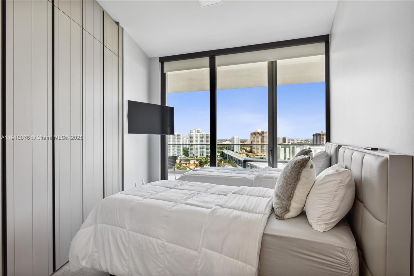 18975 Collins Ave # 1905