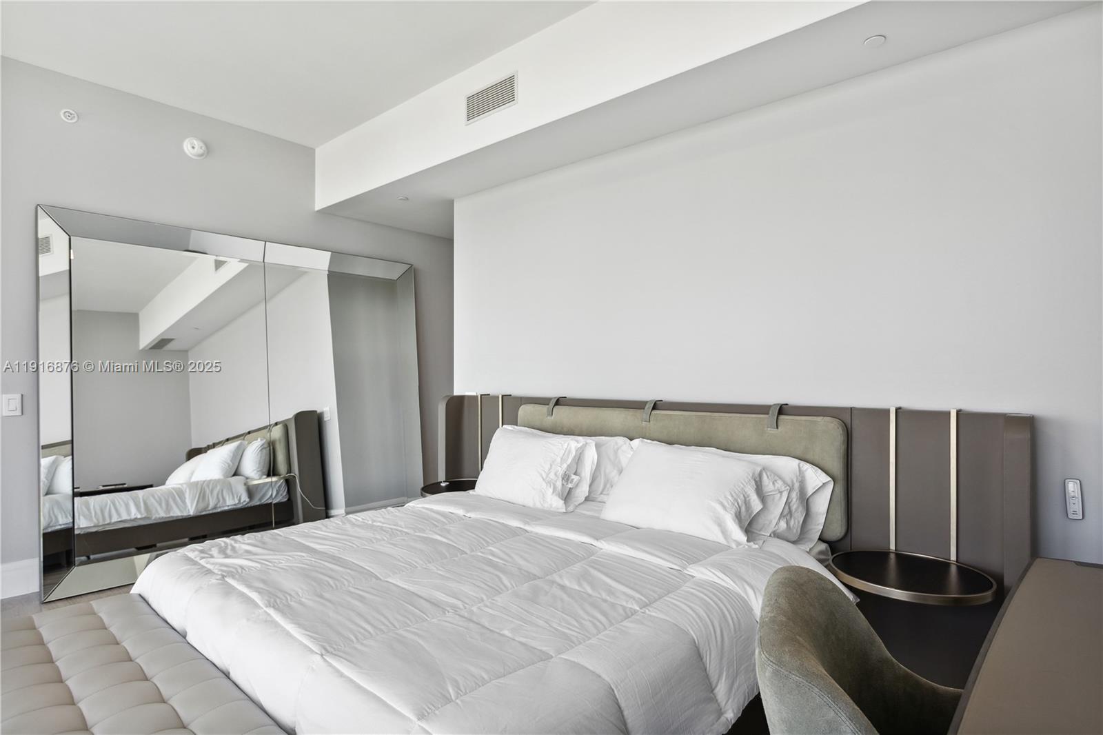 18975 Collins Ave # 1905