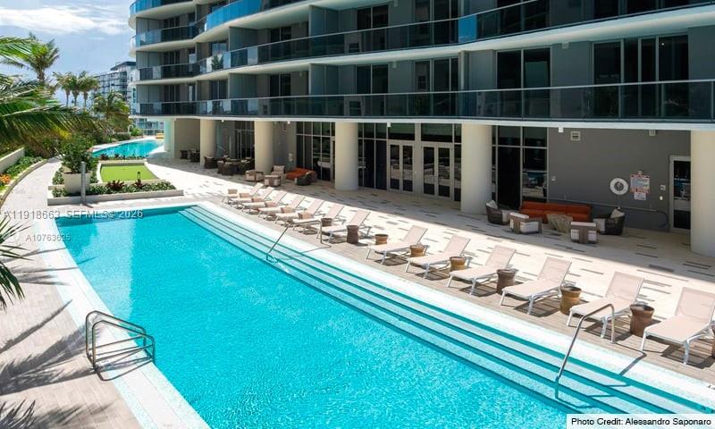 488 NE 18th St # 4610