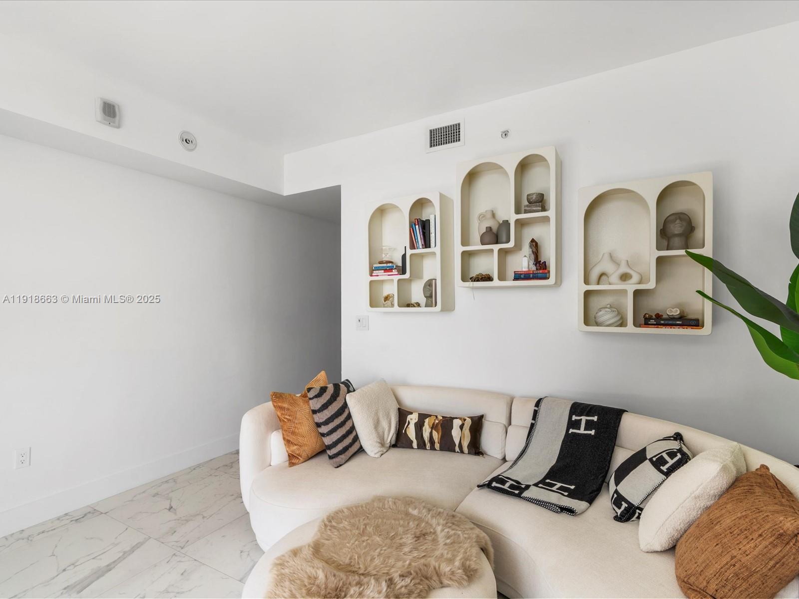 488 NE 18th St # 4610