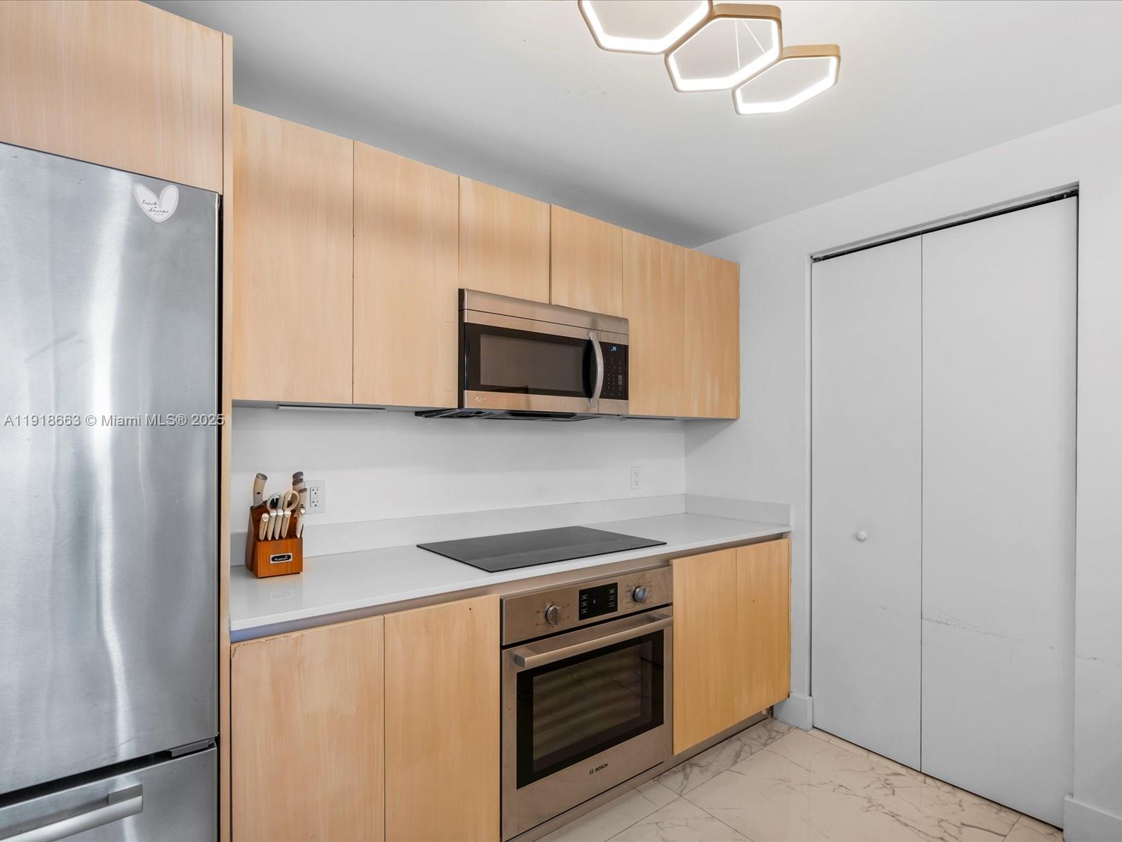 488 NE 18th St # 4610