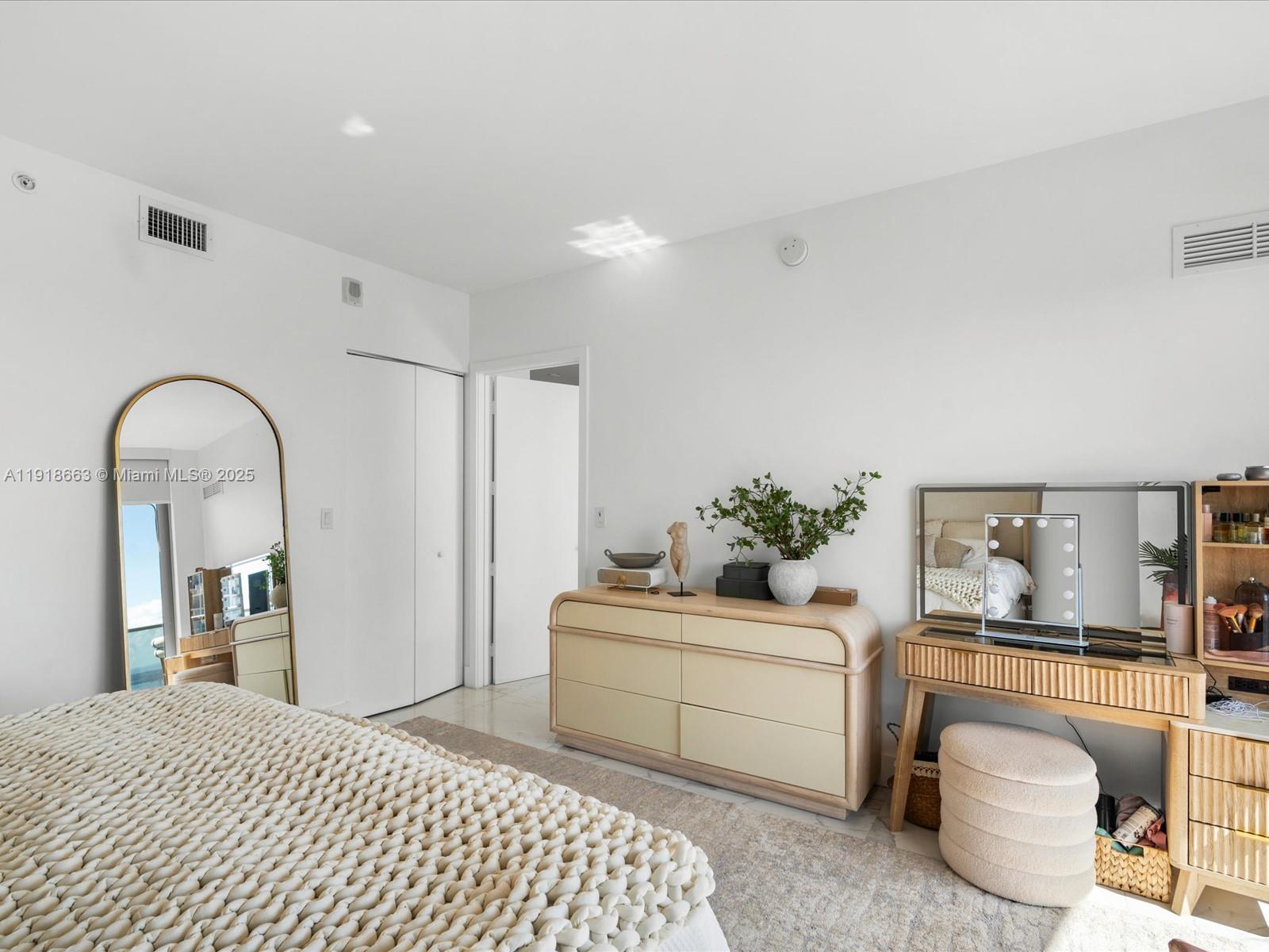 488 NE 18th St # 4610