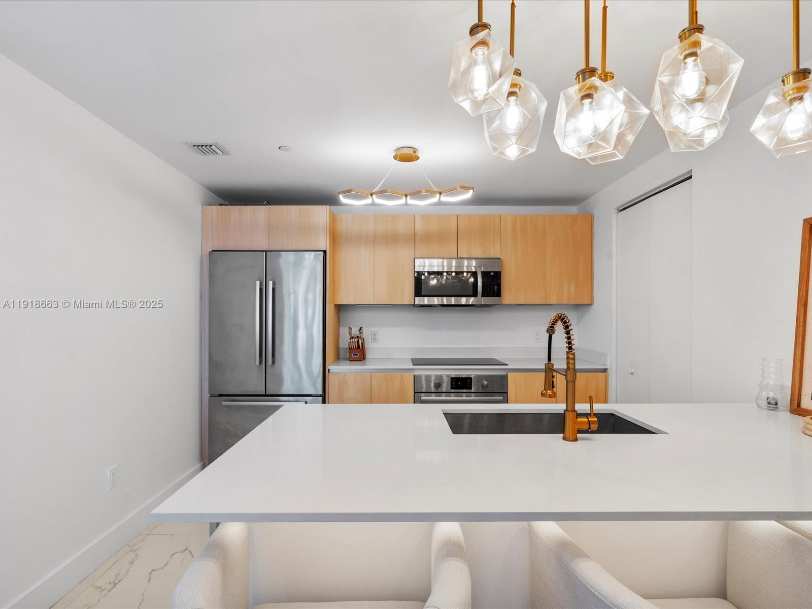 488 NE 18th St # 4610