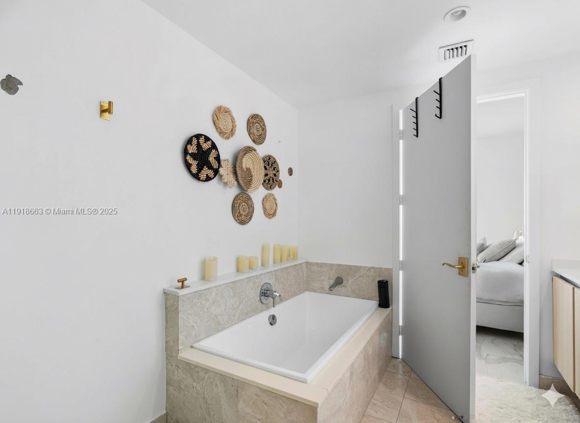 488 NE 18th St # 4610