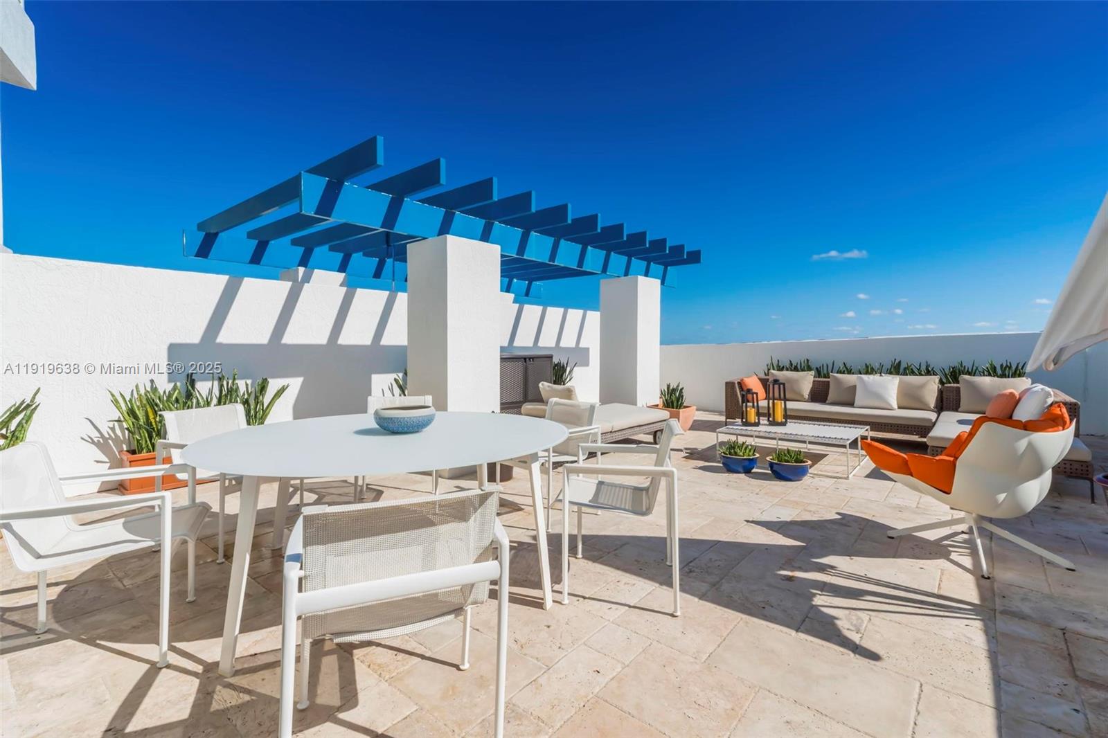 7600 Collins Ave # 1012