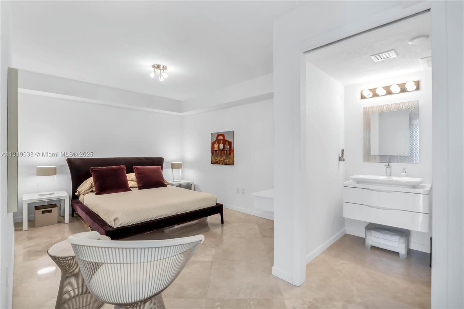 7600 Collins Ave # 1012