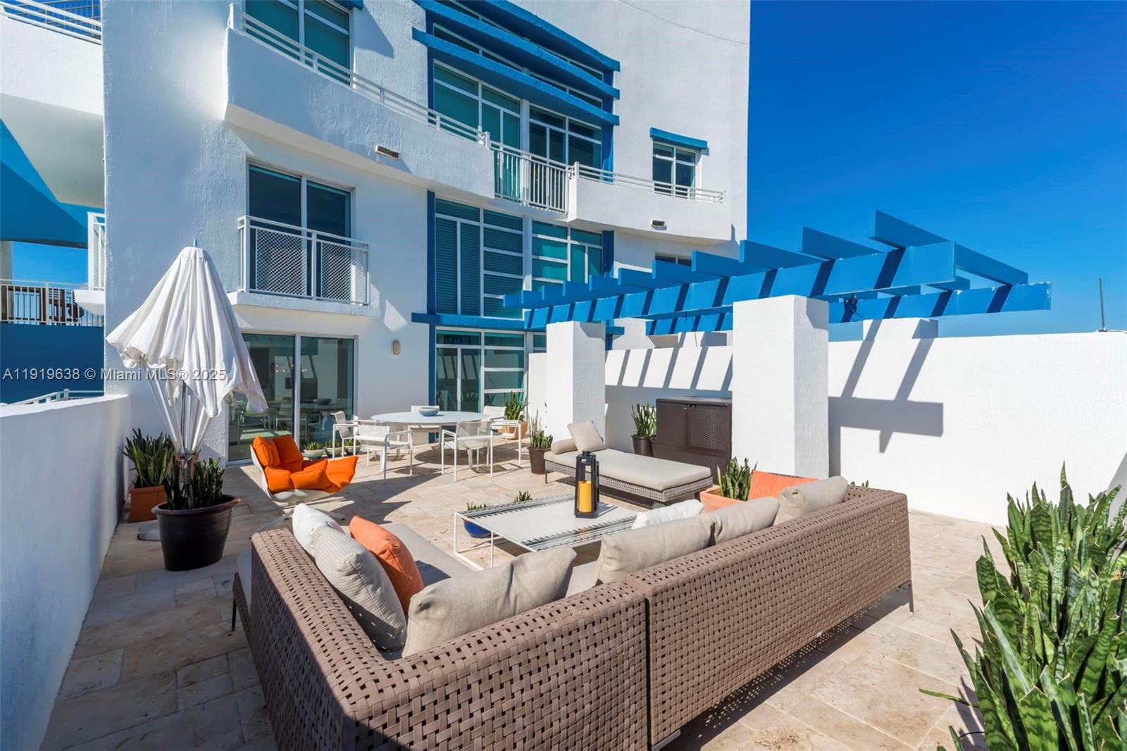 7600 Collins Ave # 1012