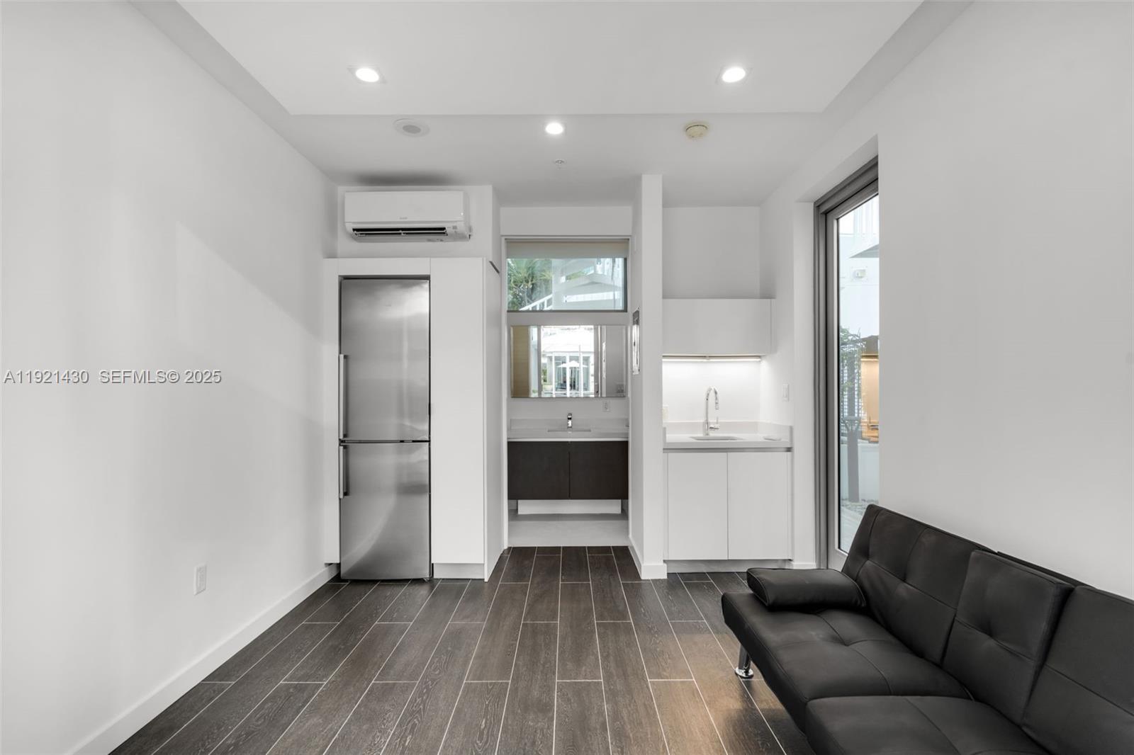 851 NE 1st Ave # 4009