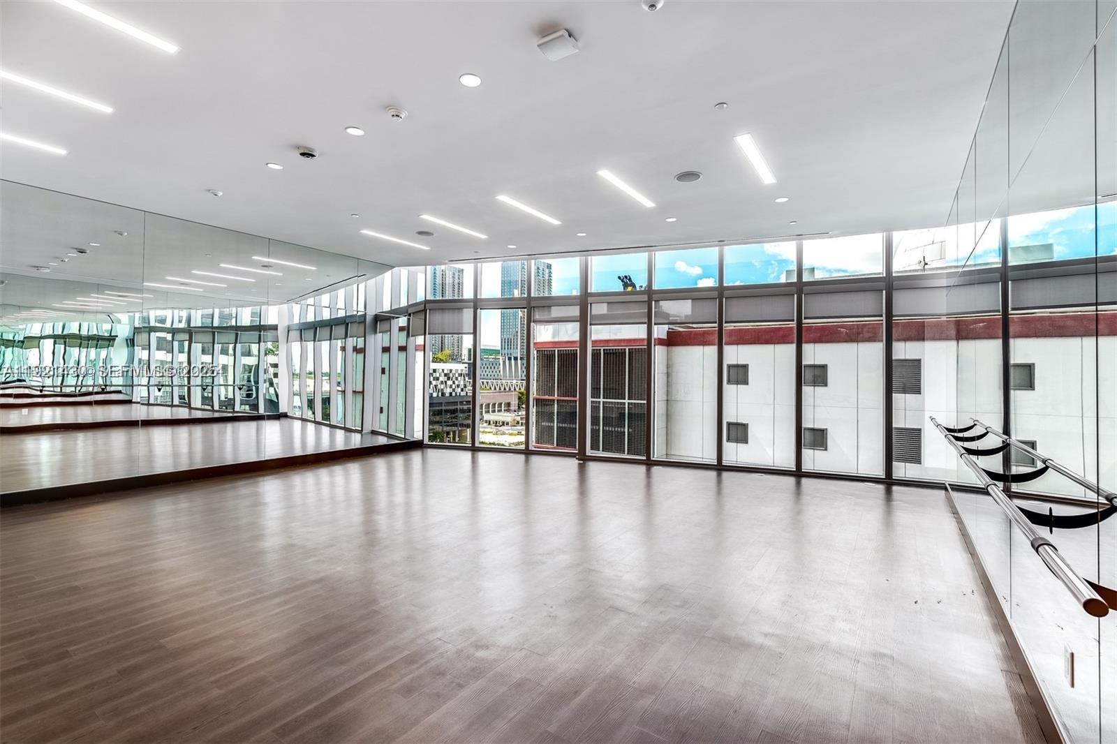 851 NE 1st Ave # 4009