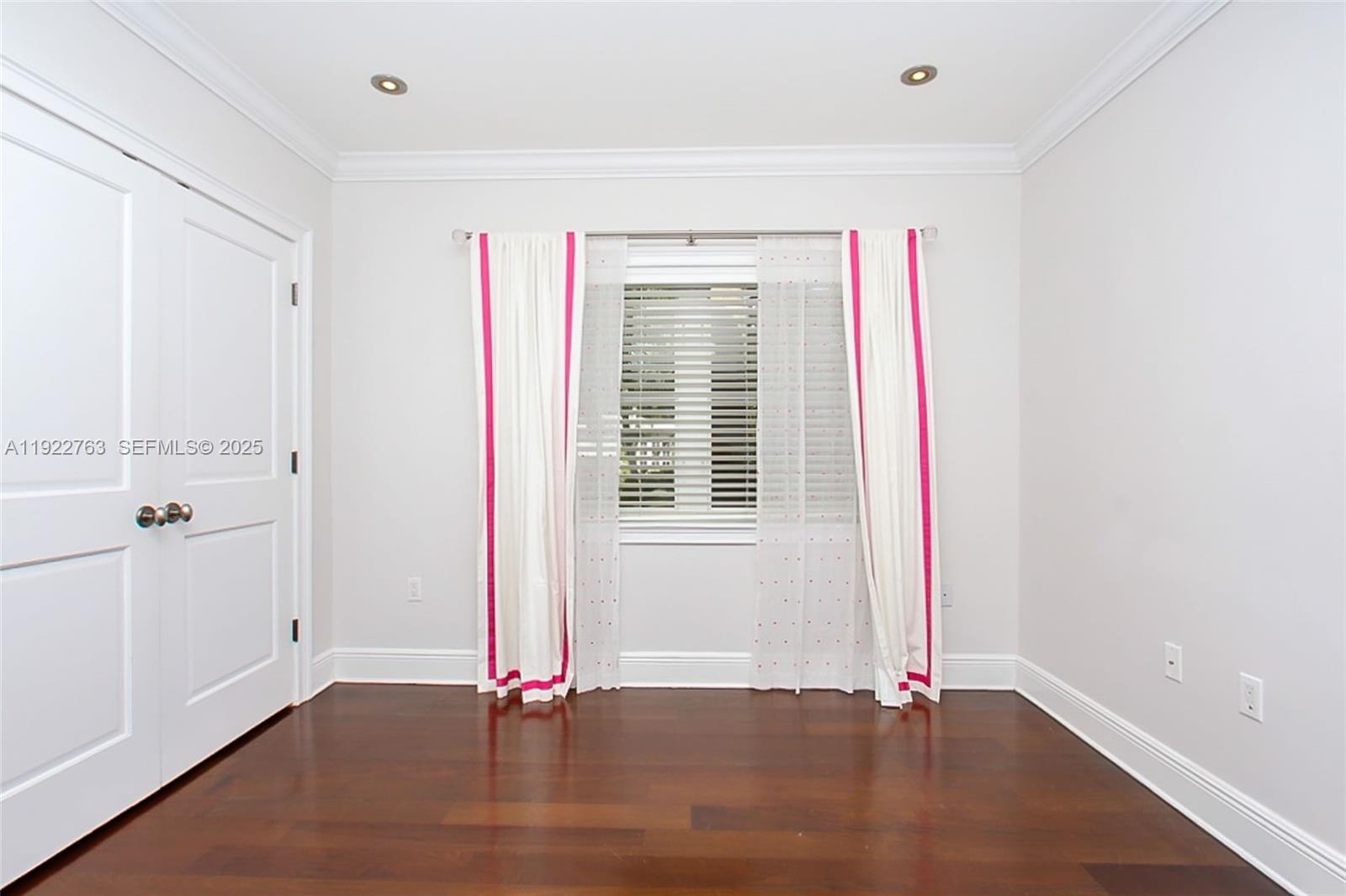 1400 Alberca St # 1400