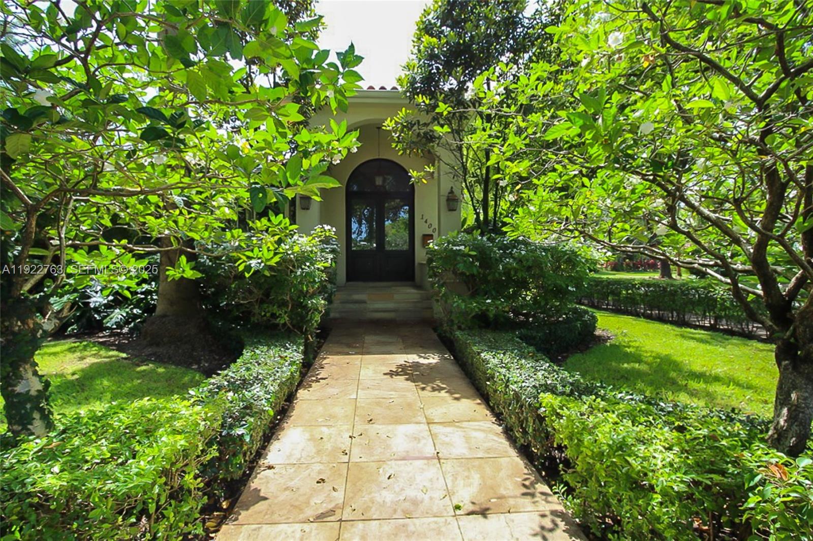 1400 Alberca St # 1400