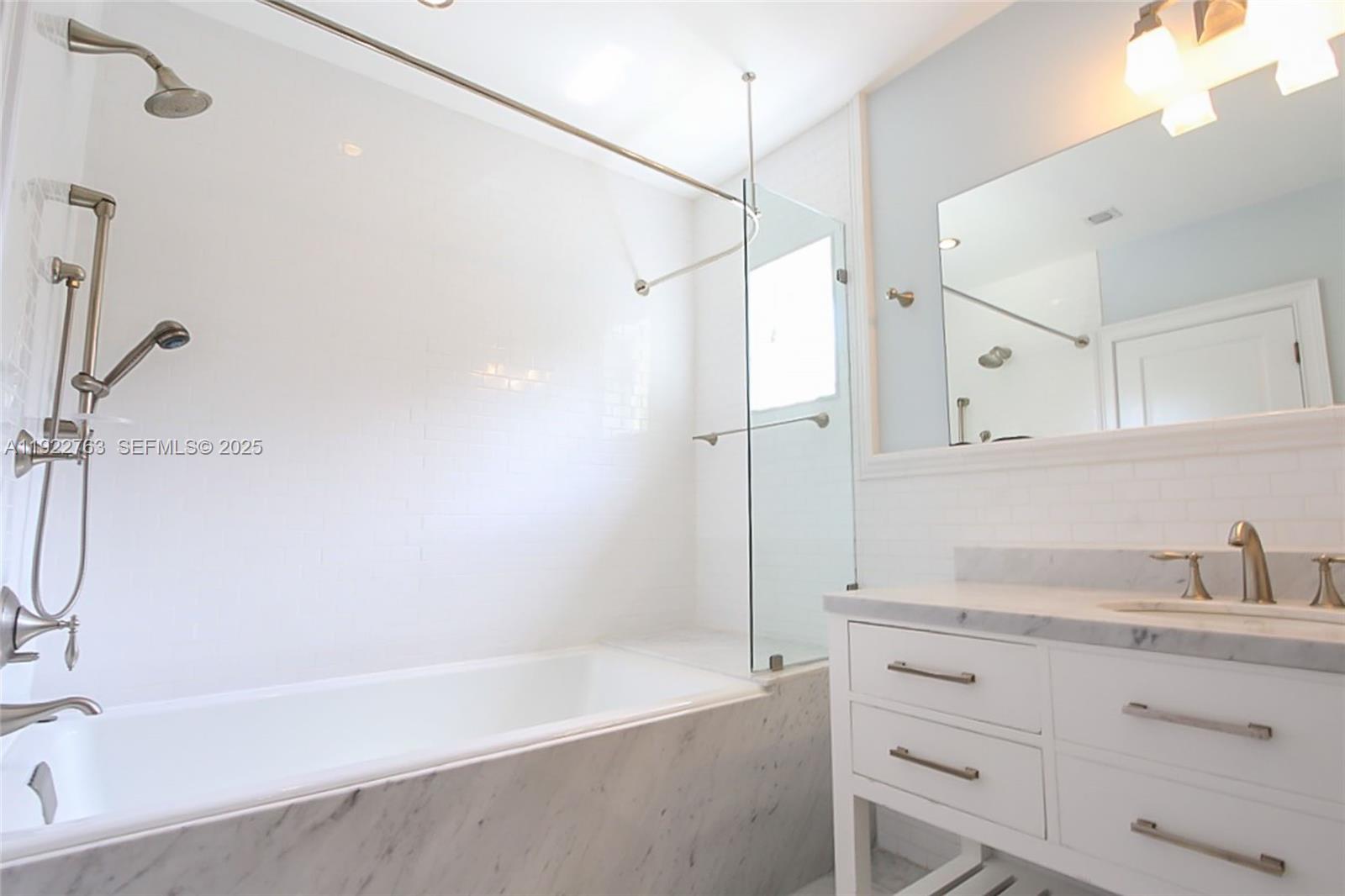 1400 Alberca St # 1400