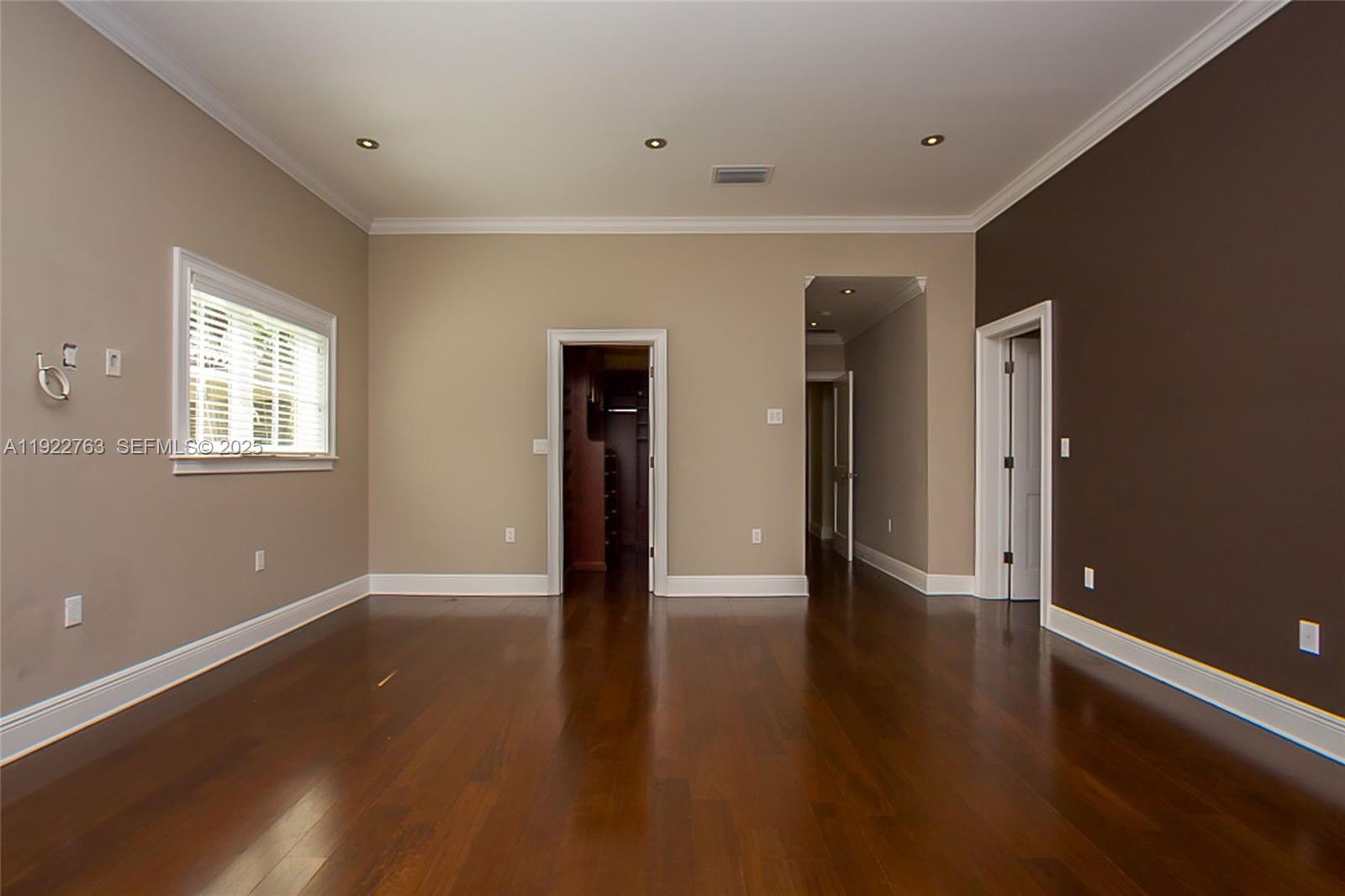 1400 Alberca St # 1400