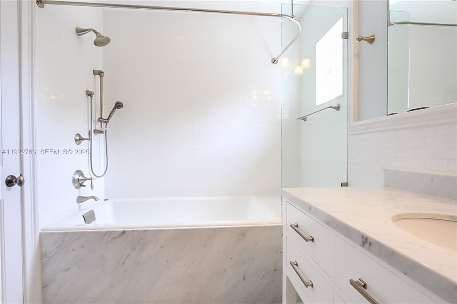 1400 Alberca St # 1400