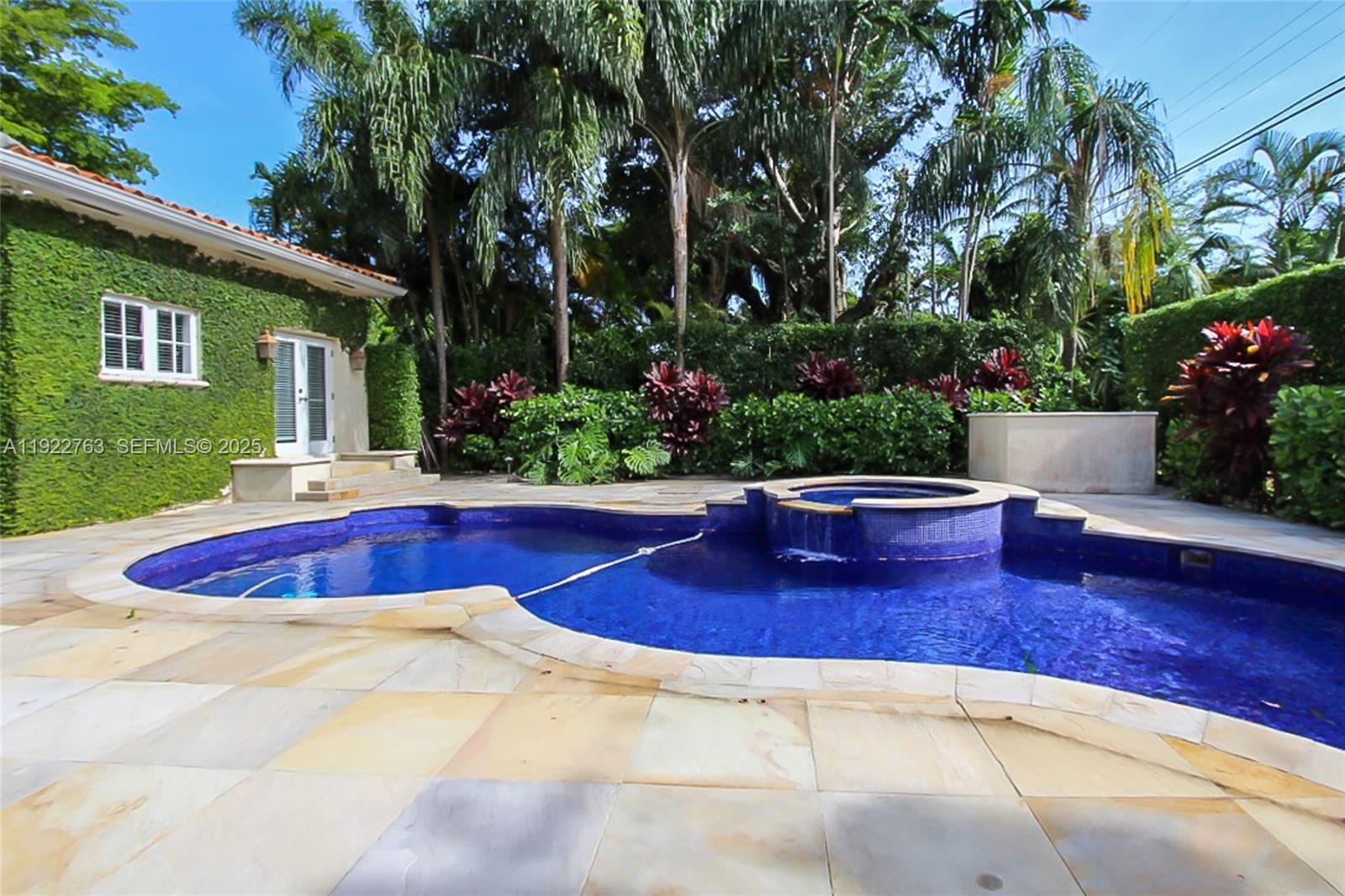 1400 Alberca St # 1400