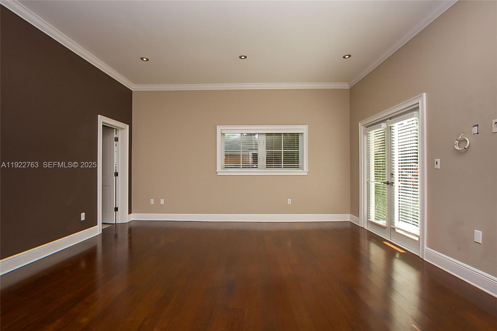 1400 Alberca St # 1400