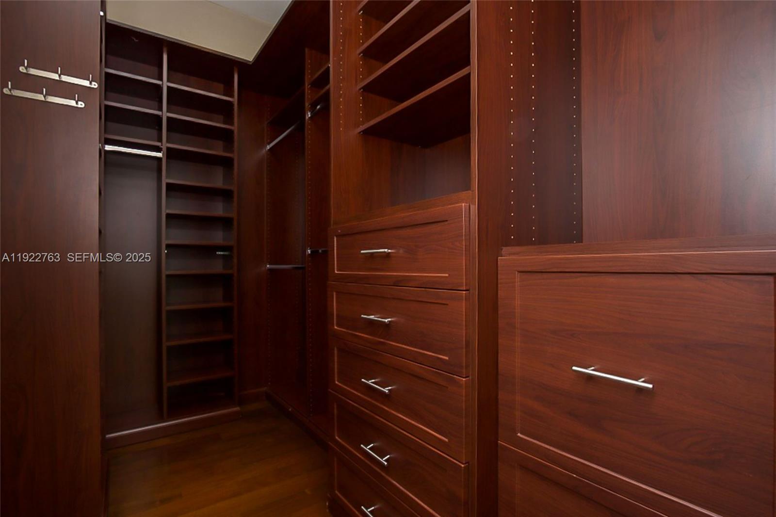 1400 Alberca St # 1400