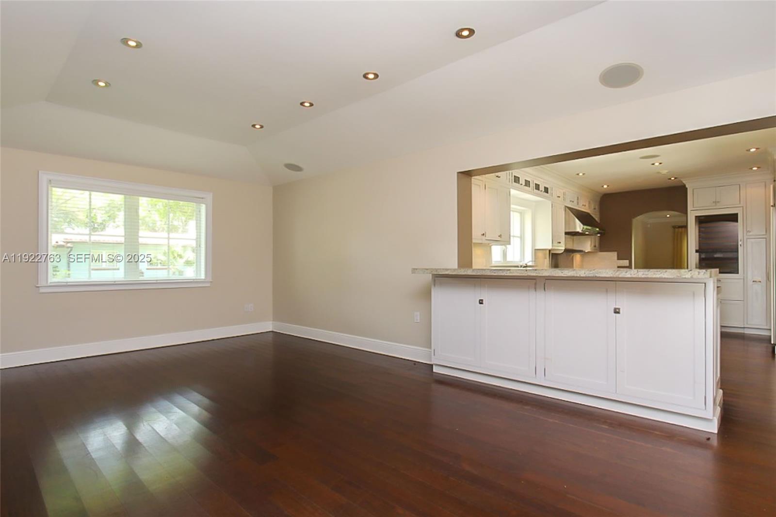 1400 Alberca St # 1400