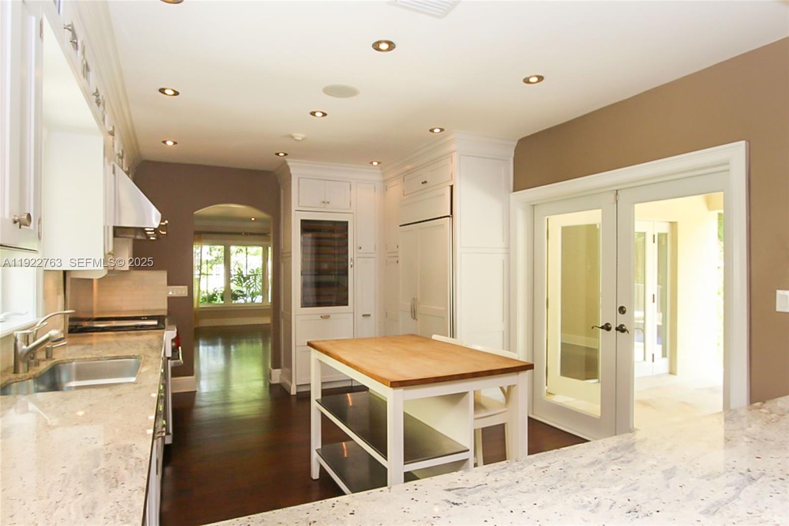 1400 Alberca St # 1400